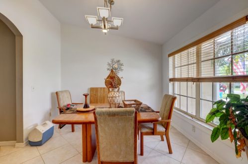 174 Dalton Cir, Fort Pierce FL 34953-5847 exterior