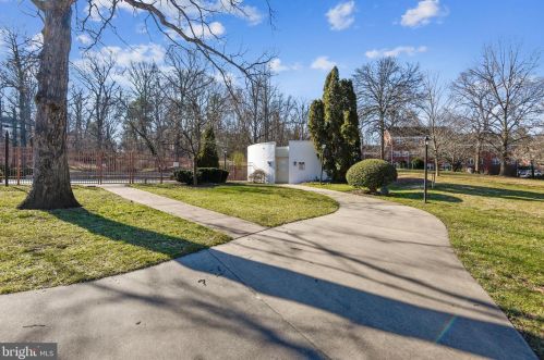 3555 Martha Custis Dr, Alexandria VA 22302-2003 exterior