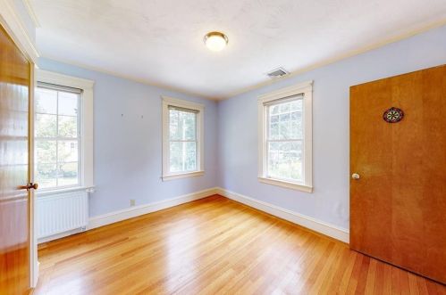 293 Doyle Ave, Providence RI 02906-3354 exterior