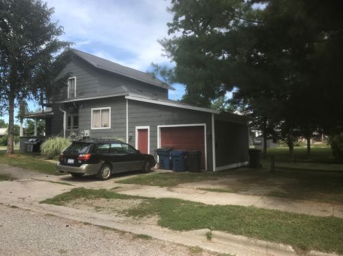 121 Jefferson St, Lowell MI 49331-1494 exterior