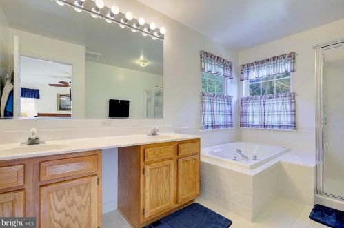 831 Alameda Dr, Huntingtown MD 20639-9510 exterior