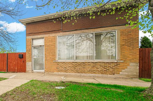 13205 Muskegon Ave, Chicago, IL 60633-1807