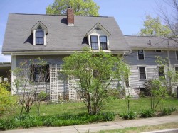 28 Sumner St, Newton, MA 02459-1641