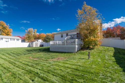 40 Foxcroft Rd, Enfield CT 06082-2431 exterior