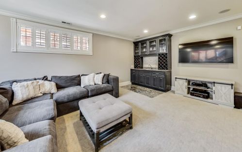 1542 Oakdale Ave, Chicago IL 60657-4024 exterior