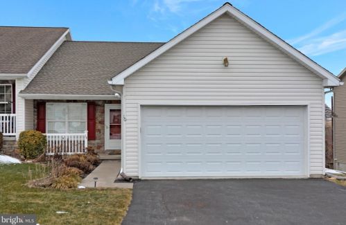 10 Lexington Dr, Hanover, PA 17331-8654