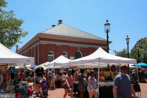 1713 Bay St, Washington DC 20003-1647 exterior