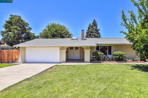 3711 Sierrawood Ct, Concord CA 94519-1423 exterior