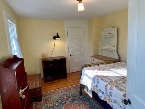 153 Locust St, Dover NH 03820-4008 exterior