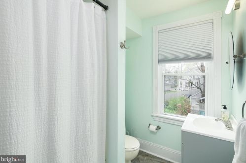 212 Atlantic Ave, Tavistock NJ 08033-3334 exterior