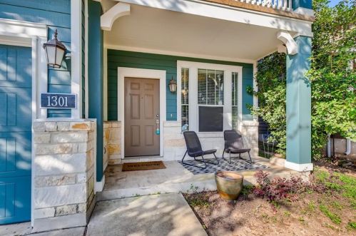 1301 Central Park Ct, Austin TX  78745-2930 exterior