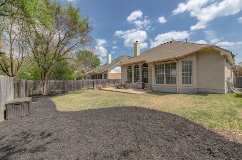 4933 China Gdn Dr, Austin TX 78730-3577 exterior