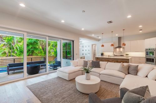 503 Davis Blvd, Tampa FL 33606-4012 exterior