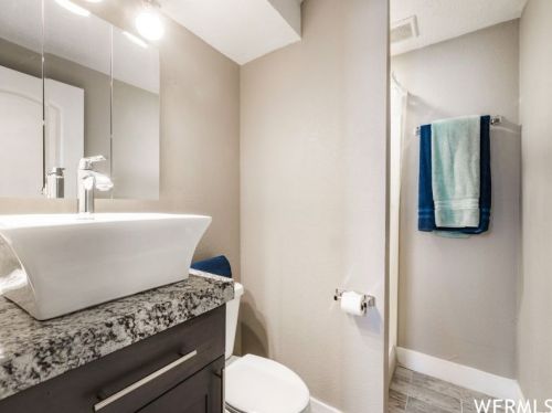 10976 Ml Cyn Dr, Sandy UT 84094-5908 exterior