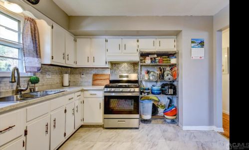 226 Prospect Ave, Green Brook NJ  08812-1418 exterior