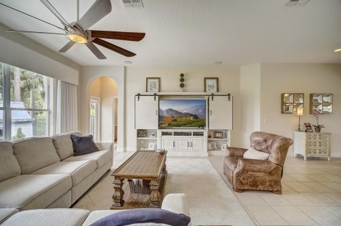 1453 Foxtail Ct, Lake Mary FL 32746-4467 exterior