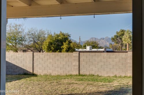 8217 Beverly St, Tucson AZ 85710-5931 exterior