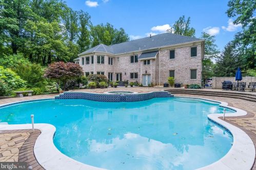 1350 Woodside Dr, Mc Lean, VA 22102-1530