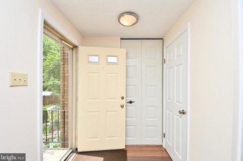 6832 Heatherway Ct, Alexandria VA  22315-3942 exterior