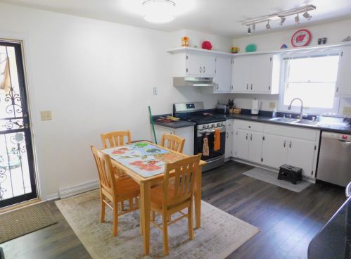 1932 River Park Ct, Milwaukee, WI 53226-2840