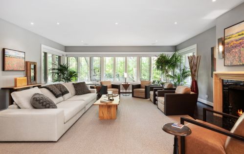 819 Castlewood Ter, Chicago IL  60640-4216 exterior