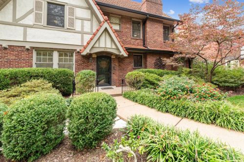 65 Ridgemoor Dr, Saint Louis, MO 63105-3058