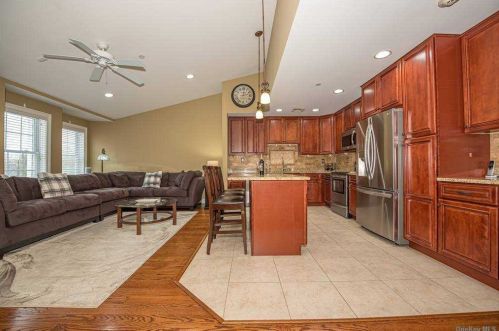 30 Della Dr, Babylon NY 11704-6240 exterior