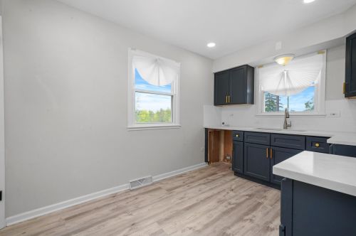 9756 Wentworth Ave, Chicago, IL 60628-1354