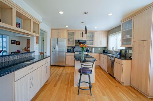 9355 Thrush Ln, Milwaukee WI 53217-1375 exterior