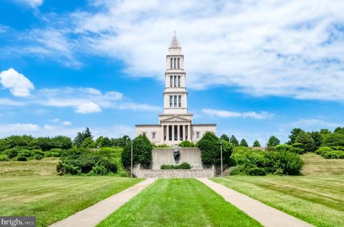 2151 Jamieson Ave, Alexandria VA 22314-5705 exterior