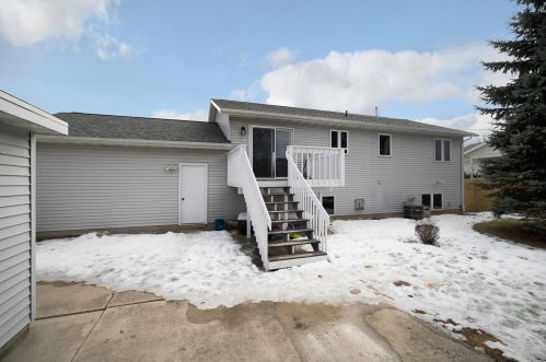 4144 Ray St, Manitowoc WI 54220-4729 exterior