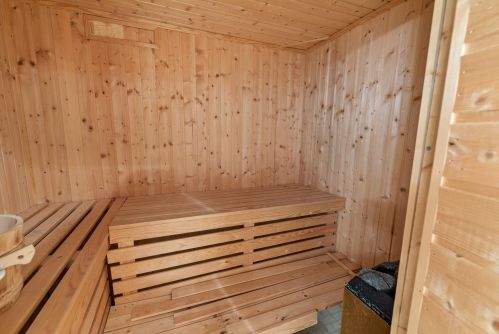 9555 Range Line Rd, Milwaukee WI 53209-2619 exterior