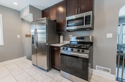 2242 15 Ave, Broadview IL 60155-4006 exterior