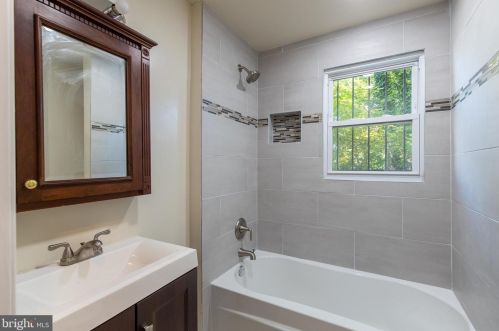 1611 25th St, Washington DC 20020-5361 exterior