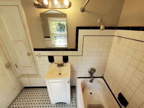 4139 Montreal St, Milwaukee WI 53216-1756 exterior