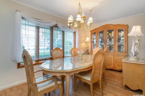 136 Berry St, Valley Stream NY 11580-3430 exterior