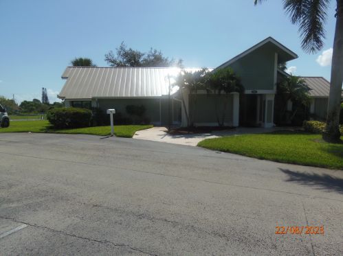 1350 Rivergreen Cir, Fort Pierce FL  34952-4131 exterior