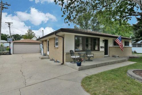 3461 80th St, Milwaukee, WI 53219-3831