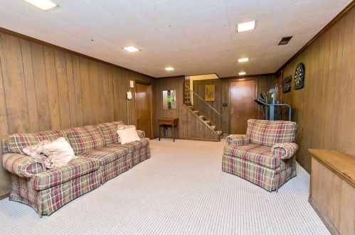 244 Penhurst Dr, Pittsburgh PA 15235-5321 exterior