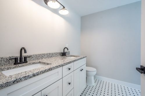 62 Dudley Rd, Sutton MA 01590-3037 exterior