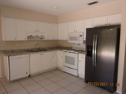 130 Wisteria Ave, Fort Pierce FL 34982-5907 exterior