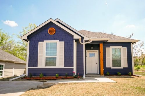 320 Bond St, Denison, TX 75020-2402