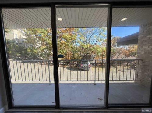 18 Massa Ln, Edgewater NJ exterior