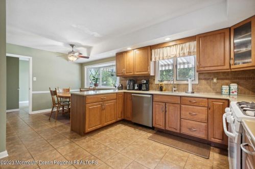 136 Lancaster Rd, East Freehold NJ 07728-3177 exterior