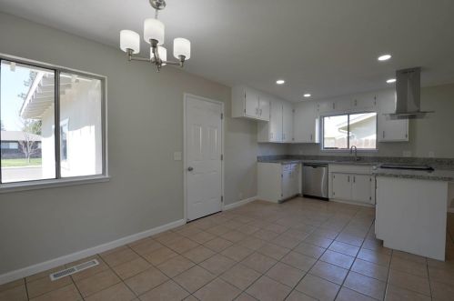 2021 Rochelle Ave, Turlock CA  95382-1666 exterior