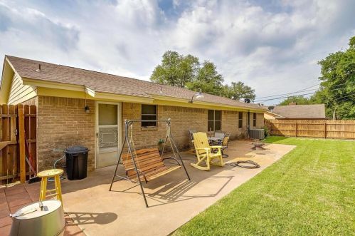 240 Cindy Ln, Burleson TX 76028-3842 exterior