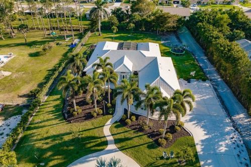 5555 Cynthia Ln, Naples FL 34112-5454 exterior