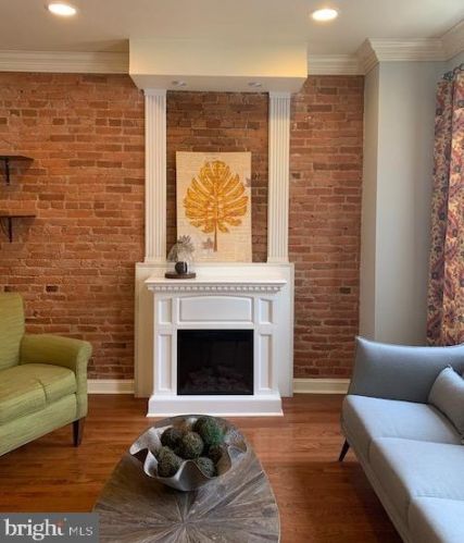 2018 Carpenter St, Philadelphia PA  19146-2617 exterior