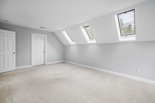 10 Azalea Ln, Ellington CT  06029-3063 exterior