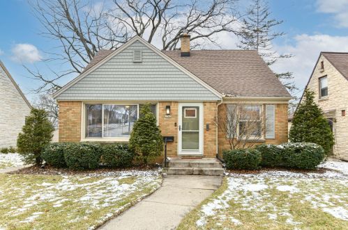 2743 84th St, Milwaukee, WI 53222-4701